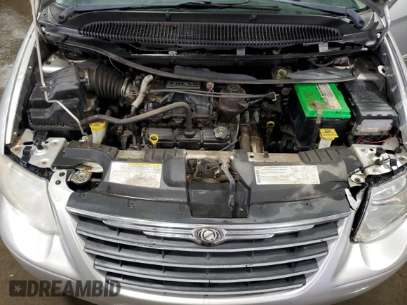 2005 Chrysler Town & Country Touring with VIN 2C4GP54L25R412221, listed as a Copart auction lot 41481705 with 304,558 mi miles and Salvage Title. Bid and sale history available at carsss.com. Image 12.