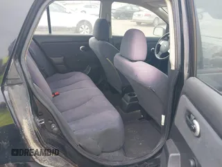 2009 Nissan Versa 1.6 z VIN 3N1CC11E29L453804, wystawiony jako IAAI lot #42447783 z przebiegiem 62 781 mil mil oraz . Historia ofert i sprzedaży dostępna na DreamBid. Obrazek 8.