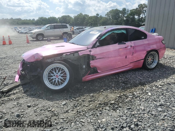 2013 BMW M3 z VIN WBSKG9C57DJ593767, wystawiony jako Copart lot #54728954 z przebiegiem 100 526 mil mil oraz Szkoda całkowita • Salvage title. Historia ofert i sprzedaży dostępna na DreamBid. Obrazek 1.