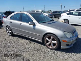 2005 Mercedes-Benz C 230 Kompressor z VIN WDBRF40J25F609826, wystawiony jako IAAI lot #42770748 z przebiegiem 141 684 mil mil oraz . Historia ofert i sprzedaży dostępna na DreamBid. Obrazek 1.