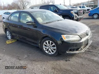 2011 Volkswagen Jetta Sedan SE PZEV with VIN 3VWDZ7AJ8BM361576, listed as a IAAI auction lot 40854087 with 174,904 mi miles. Bid and sale history available at carsss.com. Image 1.