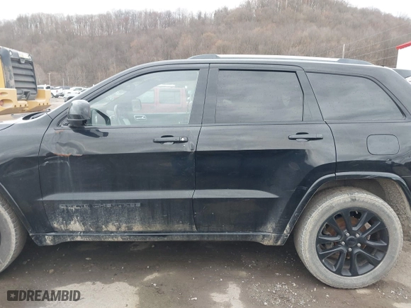 2018 Jeep Grand Cherokee Laredo E with VIN 1C4RJFAG3JC324434, listed as a IAAI auction lot 41812311 with 140,820 mi miles. Bid and sale history available at carsss.com. Image 14.