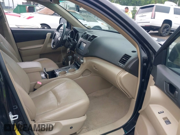 2008 Toyota Highlander z VIN JTEES41A482042939, wystawiony jako IAAI lot #42523005 z przebiegiem 271 113 mil mil oraz . Historia ofert i sprzedaży dostępna na DreamBid. Obrazek 5.