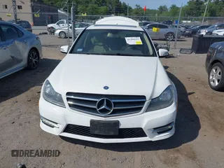 2014 Mercedes-Benz C 300 Sport z VIN WDDGF8AB0EA949700, wystawiony jako IAAI lot #42384242 z przebiegiem 136 445 mil mil oraz . Historia ofert i sprzedaży dostępna na DreamBid. Obrazek 13.