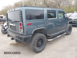 2005 Hummer H2 SUV z VIN 5GRGN23U95H100888, wystawiony jako IAAI lot #41937351 z przebiegiem 202 969 mil mil oraz . Historia ofert i sprzedaży dostępna na DreamBid. Obrazek 4.