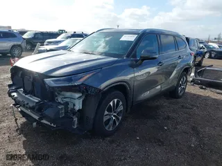 2021 Toyota Highlander XLE with VIN 5TDGZRBH7MS121493, listed as a IAAI auction lot 41794838 with 68,636 mi miles. Bid and sale history available at carsss.com. Image 18.