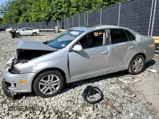 2007 Volkswagen Jetta 2.5 с VIN 3VWSF71K57M048310, выставлен на аукционе Copart как лот 83662584 с пробегом Не указан миль и На запчасти • Non repairable. История ставок и продаж доступна на DreamBid. Изображение 1.