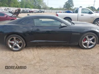 2014 Chevrolet Camaro LT z VIN 2G1FC1E38E9219031, wystawiony jako IAAI lot #41922230 z przebiegiem 135 539 mil mil oraz . Historia ofert i sprzedaży dostępna na DreamBid. Obrazek 13.