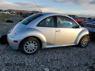 2005 Volkswagen New Beetle Coupe GLS with VIN 3VWCR31C65M418142, listed as a Copart auction lot 78430224 with 22,127 mi miles and Salvage Title. Bid and sale history available at carsss.com. Image 3.