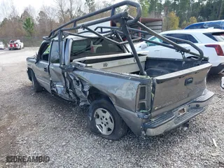 2006 Chevrolet Silverado 1500 LT1 with VIN 2GCEC19TX61110812, listed as a IAAI auction lot 41340839 with 175,547 mi miles. Bid and sale history available at carsss.com. Image 3.