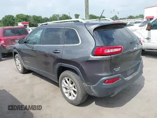 2015 Jeep Cherokee Latitude z VIN 1C4PJMCS2FW601271, wystawiony jako IAAI lot #41969742 z przebiegiem 94 224 mil mil oraz . Historia ofert i sprzedaży dostępna na DreamBid. Obrazek 3.