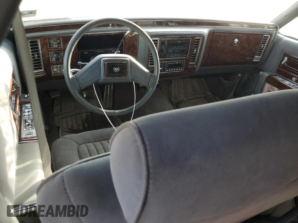 1990 Cadillac Brougham z VIN 1G6DW5476LR721785, wystawiony jako Copart lot #47170405 z przebiegiem Nie podano mil oraz Szkody całkowita. Historia ofert i sprzedaży dostępna na DreamBid. Obrazek 8.