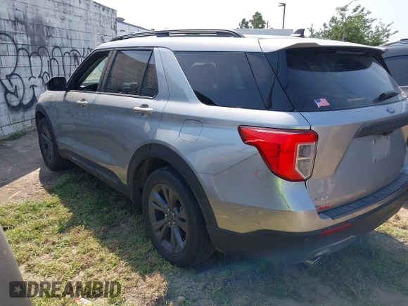 2022 Ford Explorer XLT z VIN 1FMSK7DH8NGB98882, wystawiony jako IAAI lot #41927913 z przebiegiem 48 179 mil mil oraz . Historia ofert i sprzedaży dostępna na DreamBid. Obrazek 3.