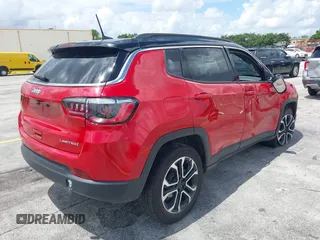 2024 Jeep Compass Limited z VIN 3C4NJDCN1RT596592, wystawiony jako IAAI lot #42740215 z przebiegiem 45 153 mil mil oraz . Historia ofert i sprzedaży dostępna na DreamBid. Obrazek 4.