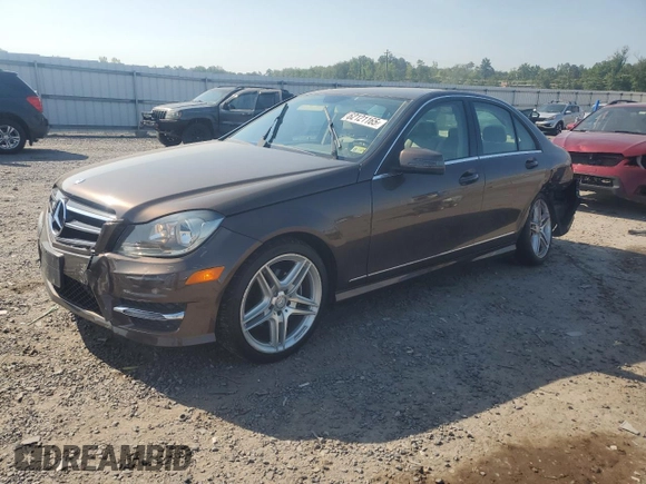 2014 Mercedes-Benz C 250 Sport z VIN WDDGF4HB7EA944038, wystawiony jako Copart lot #62121165 z przebiegiem 66 524 mil mil oraz Szkoda całkowita • Salvage title. Historia ofert i sprzedaży dostępna na DreamBid. Obrazek 1.