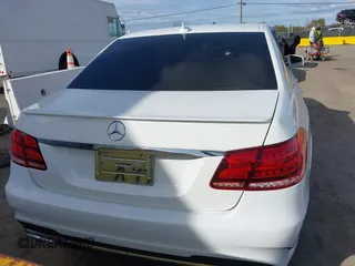2014 Mercedes-Benz E 350 Sport z VIN WDDHF5KB7EA877606, wystawiony jako IAAI lot #41600100 z przebiegiem 99 682 mil mil oraz . Historia ofert i sprzedaży dostępna na DreamBid. Obrazek 17.