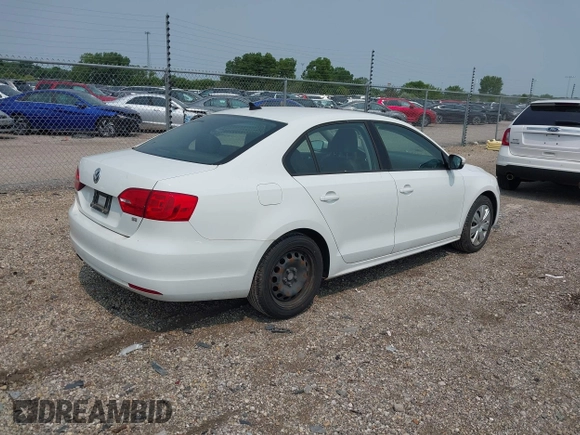 2014 Volkswagen Jetta SE z VIN 3VWD17AJ4EM288282, wystawiony jako IAAI lot #42404774 z przebiegiem 116 292 mil mil oraz . Historia ofert i sprzedaży dostępna na DreamBid. Obrazek 4.
