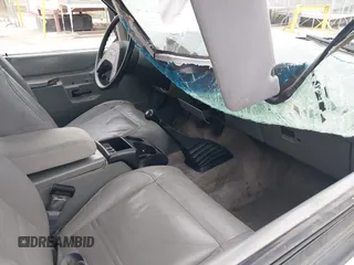 1992 Ford Explorer XL z VIN 1FMDU32X3NUD22144, wystawiony jako IAAI lot #42355356 z przebiegiem 107 047 mil mil oraz . Historia ofert i sprzedaży dostępna na DreamBid. Obrazek 5.
