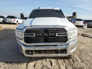 2021 Ram 2500 Big Horn z VIN 3C6UR5DL2MG555372, wystawiony jako Copart lot #50884805 z przebiegiem 91 633 mil mil oraz Szkoda całkowita • Salvage title. Historia ofert i sprzedaży dostępna na DreamBid. Obrazek 5.