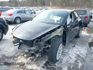 2023 Tesla Model Y Long Range z VIN 7SAYGDEE8PF826989, wystawiony jako IAAI lot #41615166 z przebiegiem 10 368 mil mil oraz . Historia ofert i sprzedaży dostępna na DreamBid. Obrazek 2.