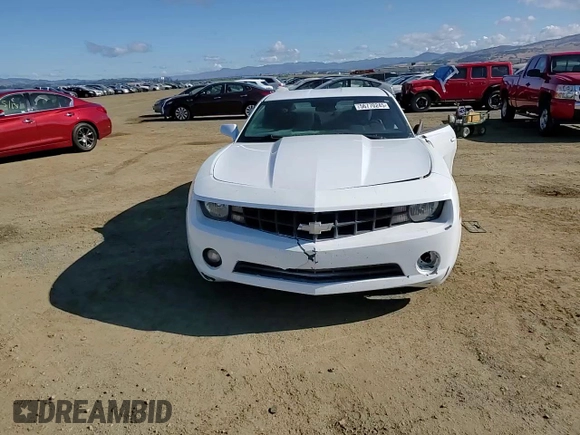 2013 Chevrolet Camaro LS z VIN 2G1FA1E39D9137510, wystawiony jako Copart lot #56770245 z przebiegiem 139 309 mil mil oraz Szkoda całkowita • Salvage title. Historia ofert i sprzedaży dostępna na DreamBid. Obrazek 13.