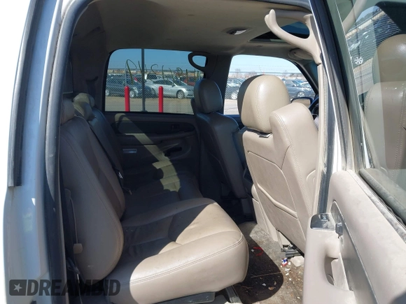 2003 Chevrolet Avalanche with VIN 3GNEK13TX3G263258, listed as a IAAI auction lot 41861349 with 200,892 mi miles. Bid and sale history available at carsss.com. Image 8.