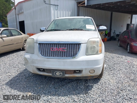 2011 GMC Yukon SLT with VIN 1GKS1CE0XBR156954, listed as a IAAI auction lot 42096120 with 288,142 mi miles. Bid and sale history available at carsss.com. Image 12.