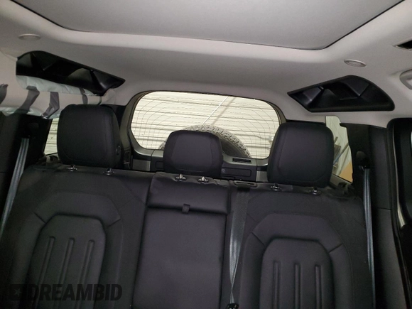 2020 Land Rover Defender SE with VIN SALEP7EU1L2020684, listed as a Copart auction lot 82365924 with 35,457 mi miles and Salvage title. Bid and sale history available at DreamBid. Image 10.