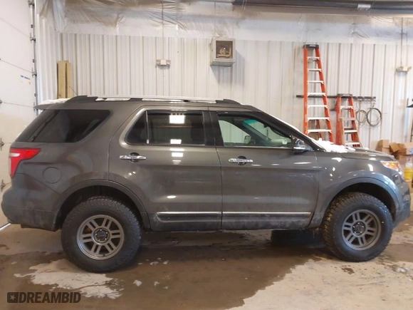 2015 Ford Explorer XLT with VIN 1FM5K8D80FGB66335, listed as a IAAI auction lot 41586174 with 151,425 mi miles. Bid and sale history available at carsss.com. Image 13.