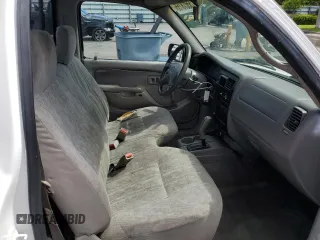 2001 Toyota Tacoma z VIN 5TENL42N01Z725533, wystawiony jako Copart lot #65078755 z przebiegiem 139 312 mil mil oraz Czysty tytuł • Clean title. Historia ofert i sprzedaży dostępna na DreamBid. Obrazek 10.