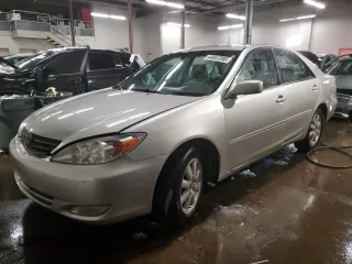 2003 Toyota Camry LE z VIN 4T1BF32K03U557491, wystawiony jako Copart lot #44957265 z przebiegiem Nie podano mil oraz Szkoda całkowita • Salvage title. Historia ofert i sprzedaży dostępna na DreamBid. Obrazek 1.