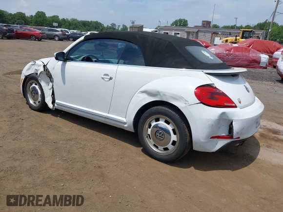 2015 Volkswagen Beetle Classic с VIN 3VW517AT4FM809038, выставлен на аукционе IAAI как лот 42621859 с пробегом 106 118 миль миль и . История ставок и продаж доступна на DreamBid. Изображение 3.
