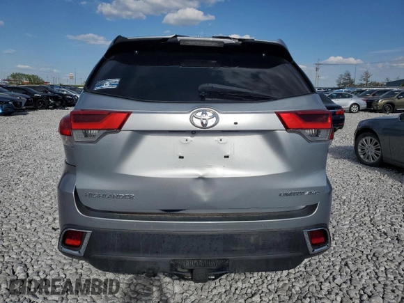 2018 Toyota Highlander Limited z VIN 5TDDZRFH1JS865387, wystawiony jako Copart lot #42059445 z przebiegiem Nie podano mil oraz Szkoda całkowita • Salvage title. Historia ofert i sprzedaży dostępna na DreamBid. Obrazek 6.