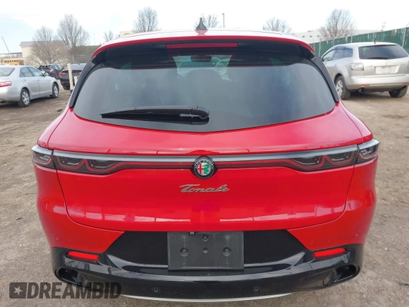2024 Alfa Romeo Tonale Ti z VIN ZASPATCW8R3058676, wystawiony jako IAAI lot #41743432 z przebiegiem 7 985 mil mil oraz . Historia ofert i sprzedaży dostępna na DreamBid. Obrazek 16.