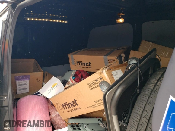 2016 Mercedes-Benz Metris Cargo z VIN WD3PG2EAXG3171266, wystawiony jako Copart lot #43595185 z przebiegiem 101 889 mil mil oraz Szkoda całkowita • Salvage title. Historia ofert i sprzedaży dostępna na DreamBid. Obrazek 10.