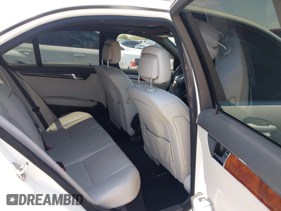 2011 Mercedes-Benz C 300 Sport z VIN WDDGF5EB3BR168224, wystawiony jako IAAI lot #42629358 z przebiegiem 134 692 mil mil oraz . Historia ofert i sprzedaży dostępna na DreamBid. Obrazek 8.
