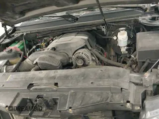 2008 Chevrolet Suburban 3LT z VIN 1GNFK163X8J211540, wystawiony jako IAAI lot #41992019 z przebiegiem 334 866 mil mil oraz . Historia ofert i sprzedaży dostępna na DreamBid. Obrazek 13.