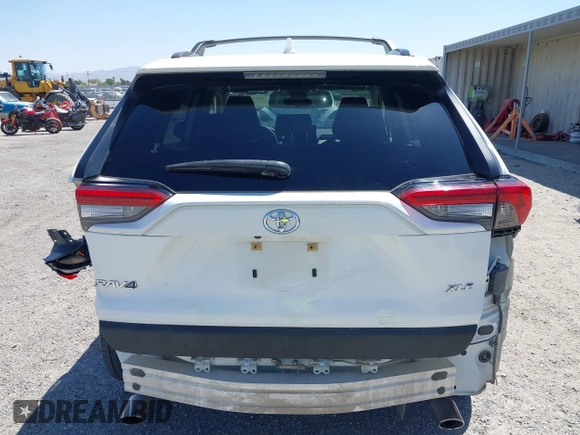 2019 Toyota RAV4 XLE with VIN JTMW1RFV9KD003246, listed as a IAAI auction lot 42115291 with 81,910 mi miles. Bid and sale history available at carsss.com. Image 17.