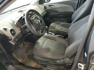 2014 Chevrolet Sonic LT z VIN 1G1JC5SH1E4118997, wystawiony jako Copart lot #70792334 z przebiegiem 166 691 mil mil oraz Szkoda całkowita • Salvage title. Historia ofert i sprzedaży dostępna na DreamBid. Obrazek 7.