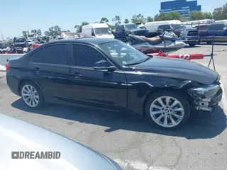 2016 BMW 3 Series 320i xDrive z VIN WBA8E5G55GNT94401, wystawiony jako IAAI lot #42544549 z przebiegiem 79 318 mil mil oraz . Historia ofert i sprzedaży dostępna na DreamBid. Obrazek 13.