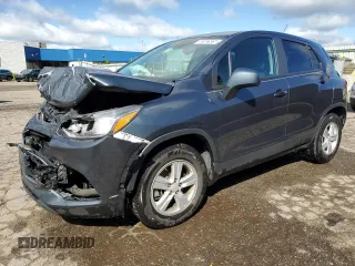 2021 Chevrolet Trax LS z VIN KL7CJKSB0MB326070, wystawiony jako Copart lot #58382925 z przebiegiem 119 340 mil mil oraz Nie do naprawy • Non repairable. Historia ofert i sprzedaży dostępna na DreamBid. Obrazek 1.