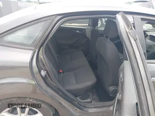 2018 Ford Focus SE z VIN 1FADP3F23JL321768, wystawiony jako IAAI lot #42415788 z przebiegiem 124 126 mil mil oraz . Historia ofert i sprzedaży dostępna na DreamBid. Obrazek 8.