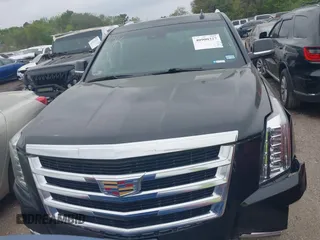 2017 Cadillac Escalade Luxury z VIN 1GYS3BKJ4HR348466, wystawiony jako IAAI lot #40900327 z przebiegiem 85 306 mil mil oraz . Historia ofert i sprzedaży dostępna na DreamBid. Obrazek 11.