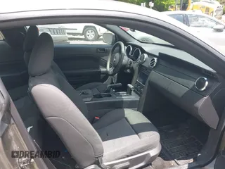 2005 Ford Mustang Deluxe z VIN 1ZVFT80N355160005, wystawiony jako IAAI lot #42288228 z przebiegiem 152 140 mil mil oraz . Historia ofert i sprzedaży dostępna na DreamBid. Obrazek 5.
