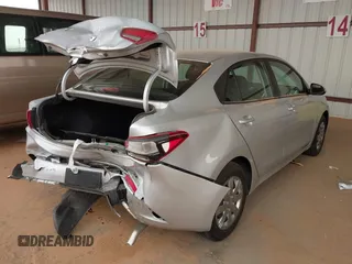 2023 Kia Rio LX z VIN 3KPA24AD8PE599304, wystawiony jako IAAI lot #41936054 z przebiegiem 16 261 mil mil oraz . Historia ofert i sprzedaży dostępna na DreamBid. Obrazek 4.