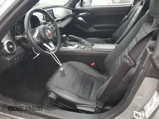 2017 FIAT 124 Spider Lusso z VIN JC1NFAEK0H0127134, wystawiony jako Copart lot #56334925 z przebiegiem 12 367 mil mil oraz Szkoda całkowita • Salvage title. Historia ofert i sprzedaży dostępna na DreamBid. Obrazek 7.