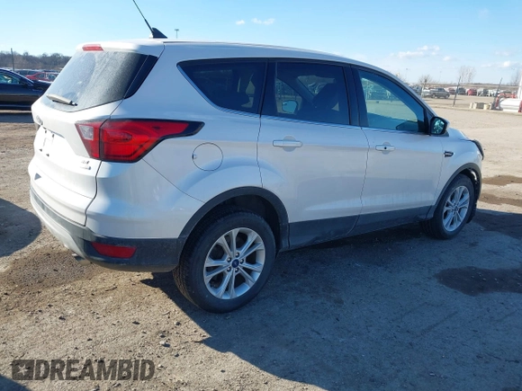 2019 Ford Escape SE z VIN 1FMCU9GD3KUC47731, wystawiony jako IAAI lot #41694244 z przebiegiem 77 059 mil mil oraz . Historia ofert i sprzedaży dostępna na DreamBid. Obrazek 4.