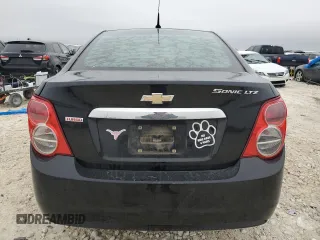 2012 Chevrolet Sonic LTZ z VIN 1G1JE5SB2C4173638, wystawiony jako Copart lot #84634474 z przebiegiem 148 247 mil mil oraz Szkoda całkowita • Salvage title. Historia ofert i sprzedaży dostępna na DreamBid. Obrazek 6.