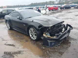 2021 Ford Mustang GT z VIN 1FA6P8CF5M5138913, wystawiony jako IAAI lot #41821447 z przebiegiem 26 365 mil mil oraz . Historia ofert i sprzedaży dostępna na DreamBid. Obrazek 1.