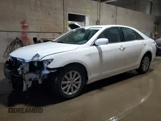 2011 Toyota Camry LE z VIN 4T4BF3EK8BR156464, wystawiony jako Copart lot #56565255 z przebiegiem 109 361 mil mil oraz Szkoda całkowita • Salvage title. Historia ofert i sprzedaży dostępna na DreamBid. Obrazek 1.